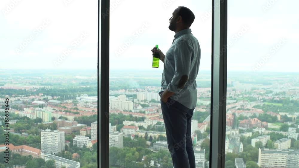 Man drinking beer and admire view from window, super slow motion 240fps
Man drinking beer and admire view from window, super slow motion 240fps
