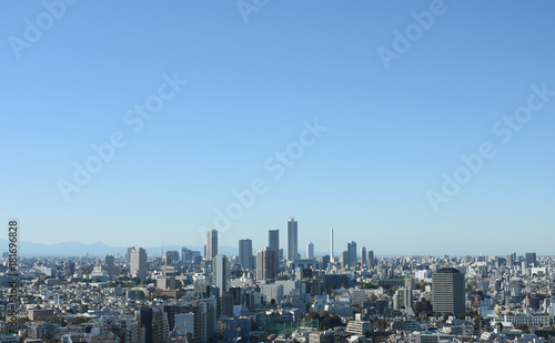日本の東京都市景観・雲一つない澄み切った青空と高層ビル群「池袋の高層ビル群などを望む」