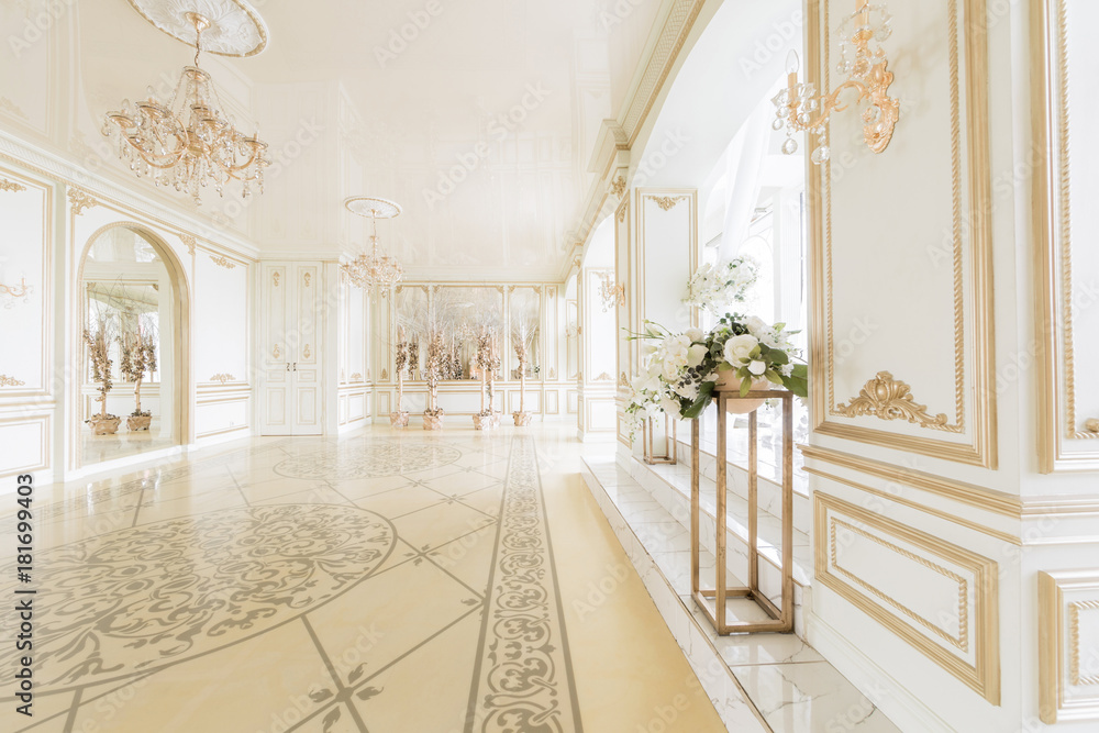 Fototapeta premium Christmas morning. luxury classic apartments with a white fireplace.