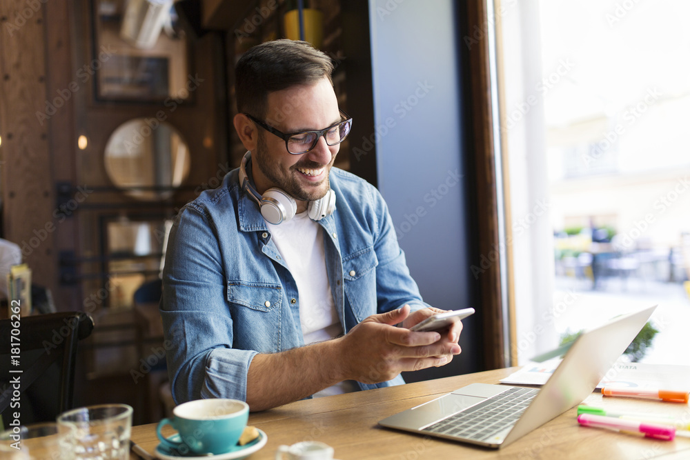 Fototapeta premium Freelancer using phone