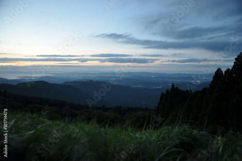 夕暮れの山々 山頂からの眺望 雄大な景色 日の出 日の入り 山脈