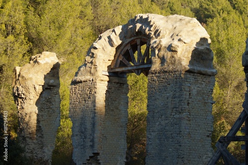 Aqueduc romain à meyrargues bouches du Rhône photo