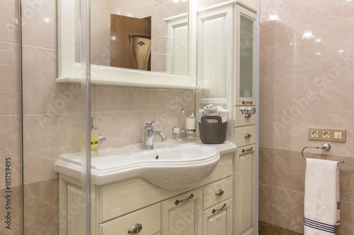 luxurious white bathroom with  delicate pink tile