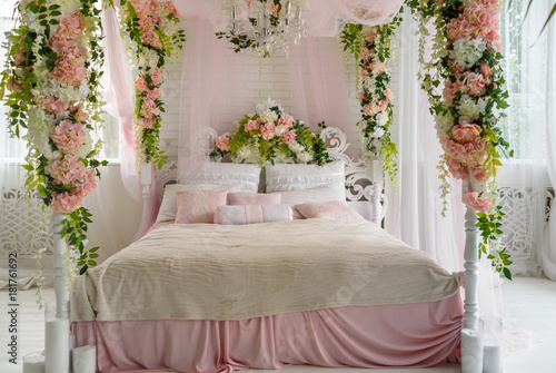 Принти на полотні Honeymoon suite with canopy bed, free space