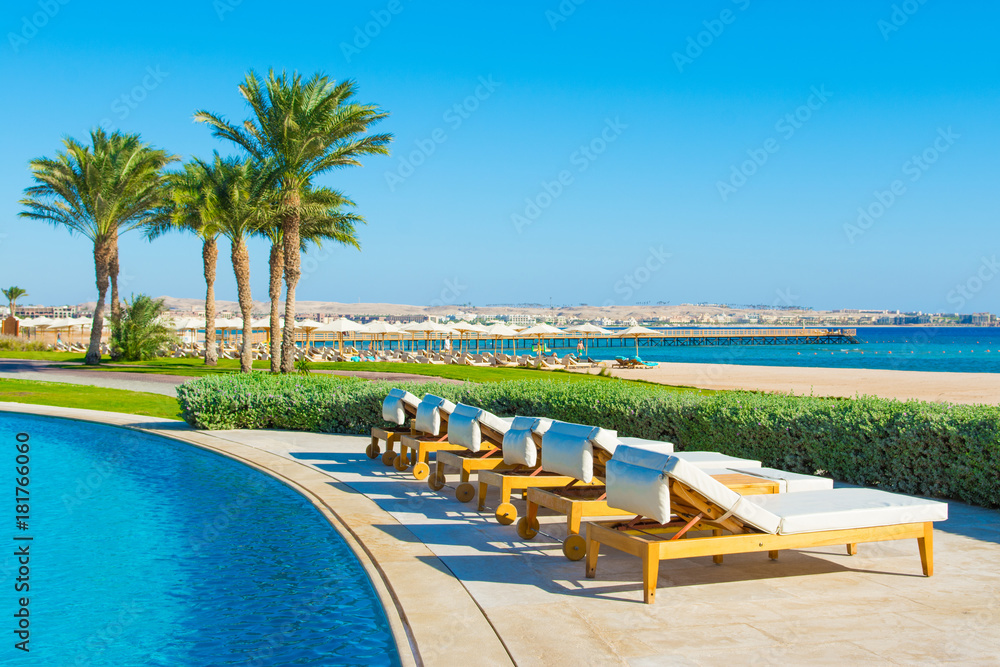 Obraz premium Pool with blue water