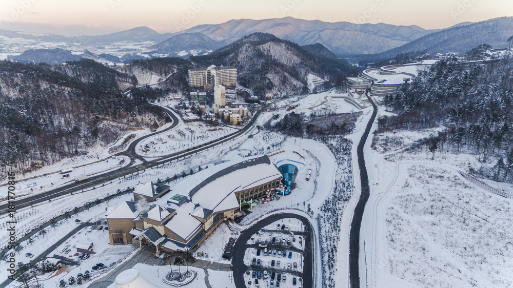 PYEONGCHANG, SOUTH KOREA: Winter view of ski resort in Pyeongchang, South Korea - obrazy, fototapety, plakaty 