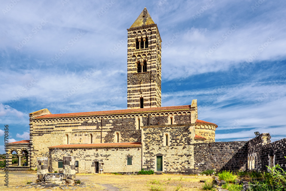 Fototapeta premium Basilica di Saccargia Abteikirche Sardinien Comune di Codrongianos