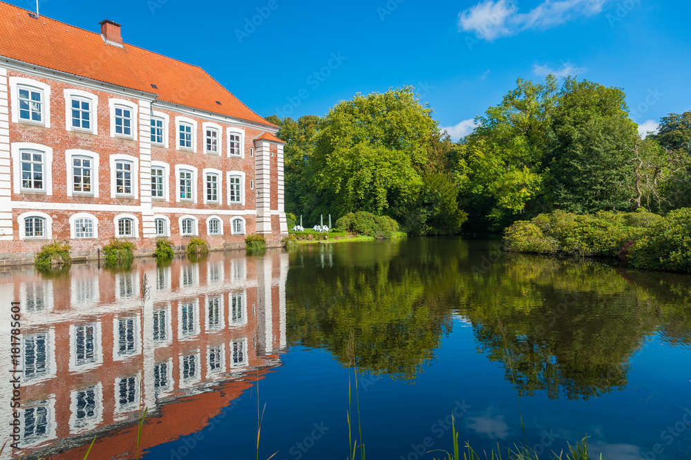 Fototapeta premium Herrenhaus von Gut Güldenstein bei Harmsdorf
