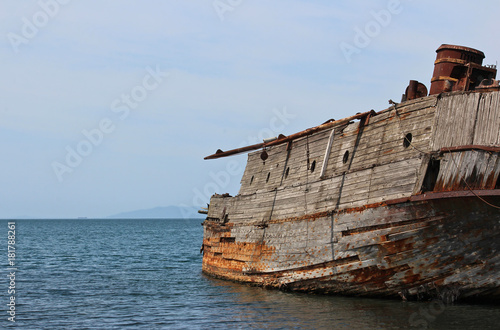 Sea and drowned ship