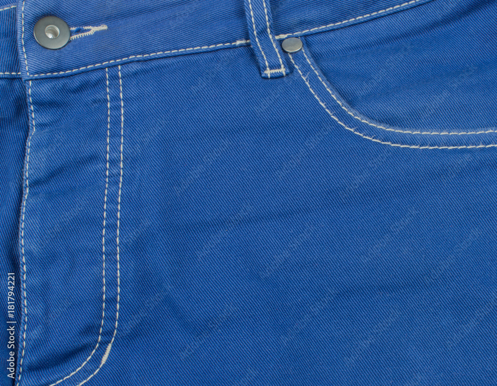 Textur und Hintergrund aus Jeans Denim Stoff im Flat Lay Still