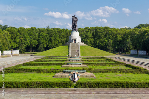 Obraz na płótnie Sowjetisches Ehrenmal im Treptower Park, Berlin w salonie