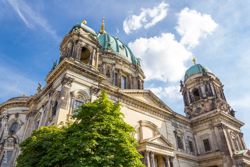 Obraz premium Berliner Dom im Sommer