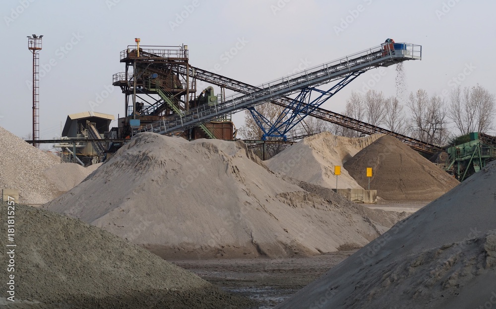 Industrial gravel plant in operation