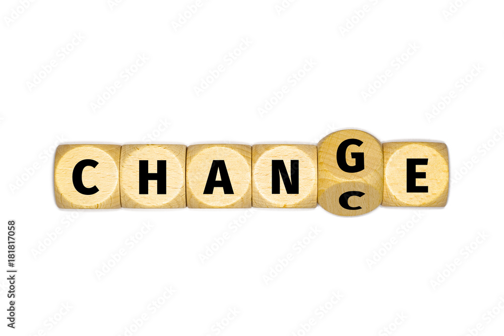 Buchstabendreher macht Chance zu Change - Konzept, weiß freigestellt Buchstabendreher macht Chance zu Change - Konzept, weiß freigestellt