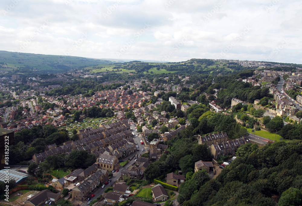 Obraz premium panoramic view of hebden bridge in west yorkshire england showing streets houses and surrounding countryside