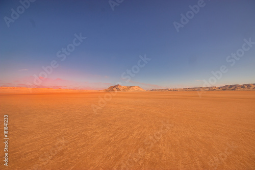 Beaucoup de vent dans le désert du Sahara
