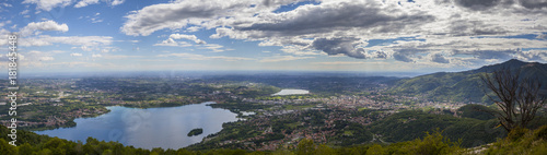Panorama del lago di Pusiano dal monte Cornizzolo