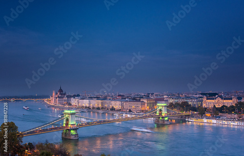 Nice Chain Bridge at night in Budapest, Hungary © Horváth Botond