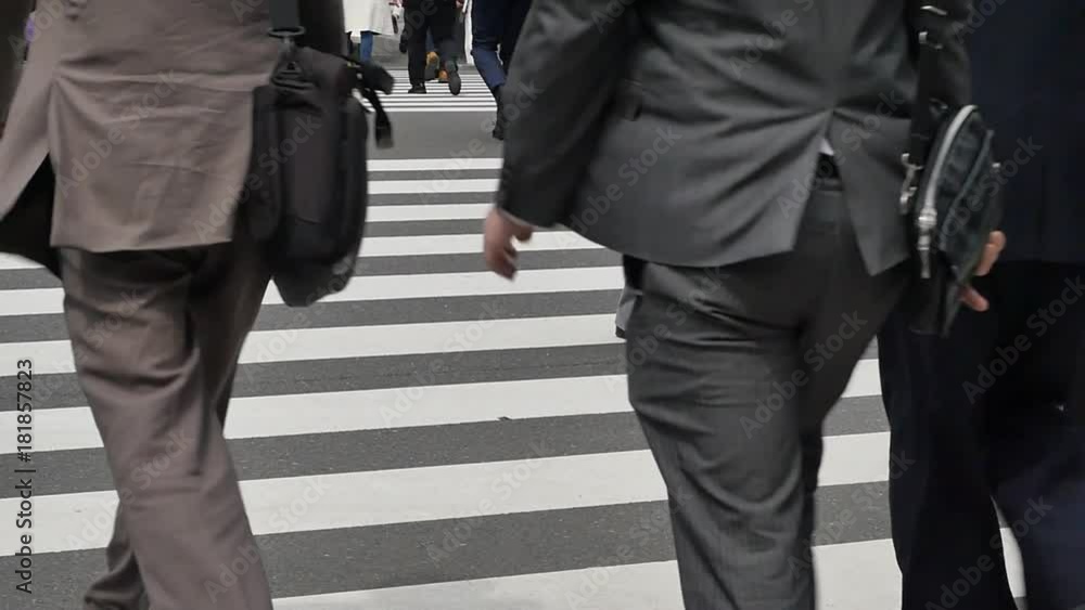 ビジネス街 人物 歩く 横断歩道 ビジネス街 人物 歩く 横断歩道
