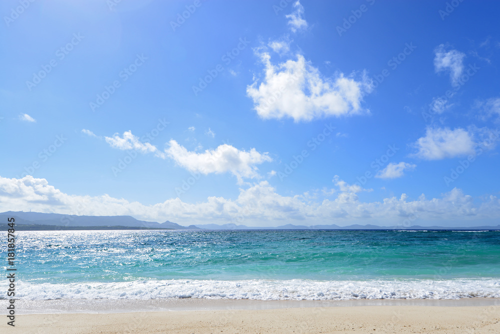 沖縄の美しい海とさわやかな空 沖縄の美しい海とさわやかな空