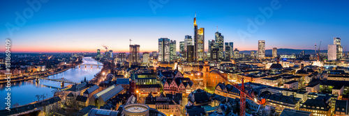 Frankfurt am Main Skyline Panorama bei Nacht