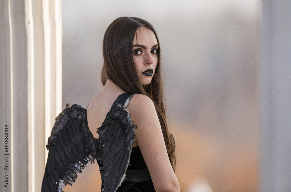 Fototapeta premium gothic girl with black wings