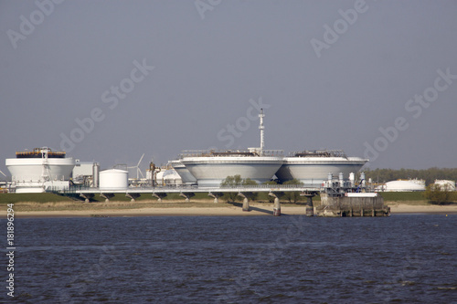 Ölraffinerie an der Elbe, Hamburg, Deutschland, Europa