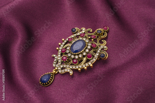 Slika na platnu Vintage gold brooch with precious stones isolated on white