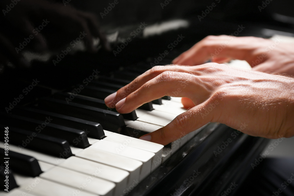 Obraz premium Young man playing piano, closeup