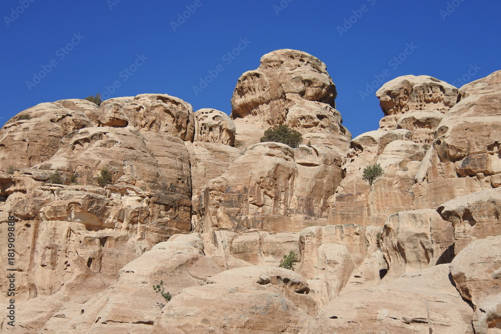 Felsen am Eingang von Little Petra in Jordanien