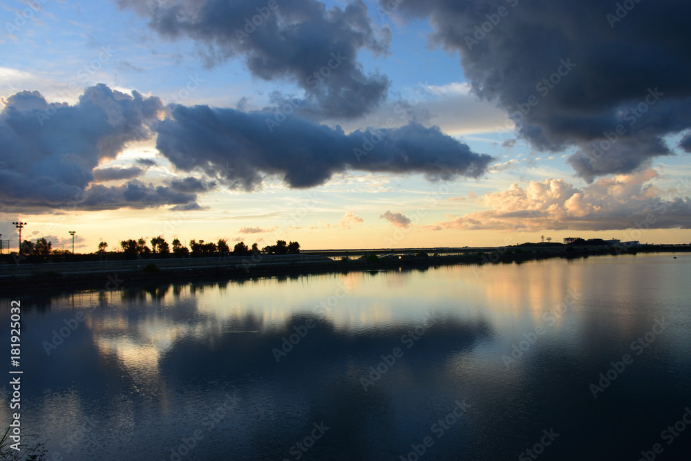 Fototapeta premium 夕暮れの海