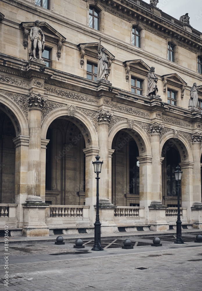 Portico in stile impero, Parigi