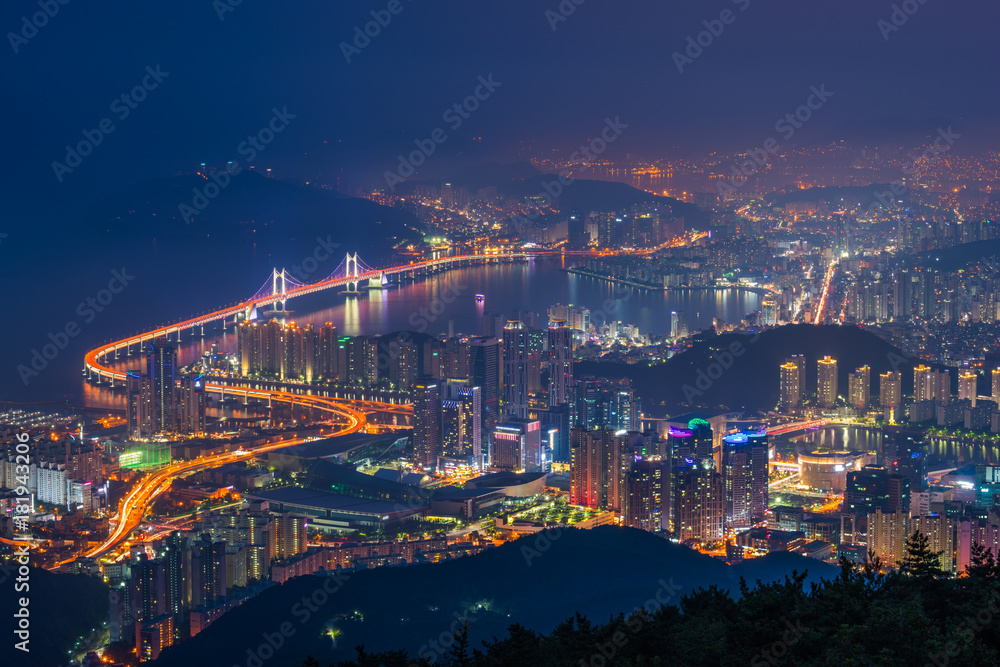 Obraz premium Busan City Skyline, The best view of Busan ,South Korea