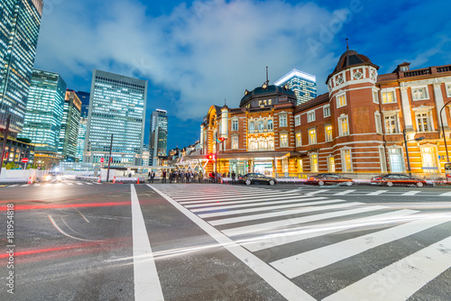 Canvas Print Tokyo, Japan cityscape in the Marunouchi District and Tokyo Station