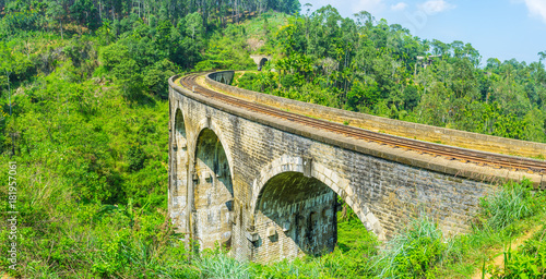 The bend of Nine Arch Bridge in Demodara photo