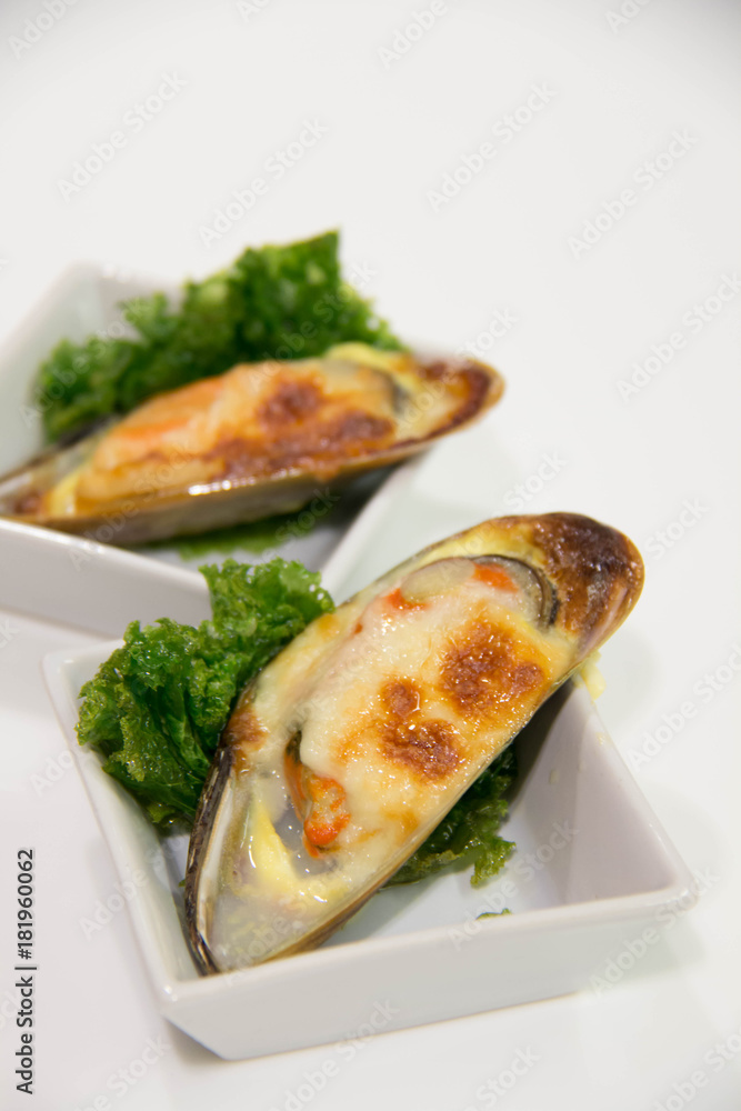  Shellfish mussels Baked  with cheese in shells served