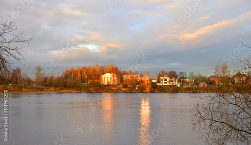Fototapeta Naklejka Na Ścianę i Meble -  Neva River on the outskirts of St. Petersburg.