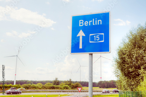 Obraz na płótnie Traffic sign with direction to Berlin w salonie