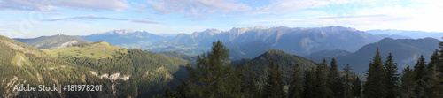 traumhafter Ausblick eim Abstieg von der Moosangeralm am Trattberg im Tennengau photo