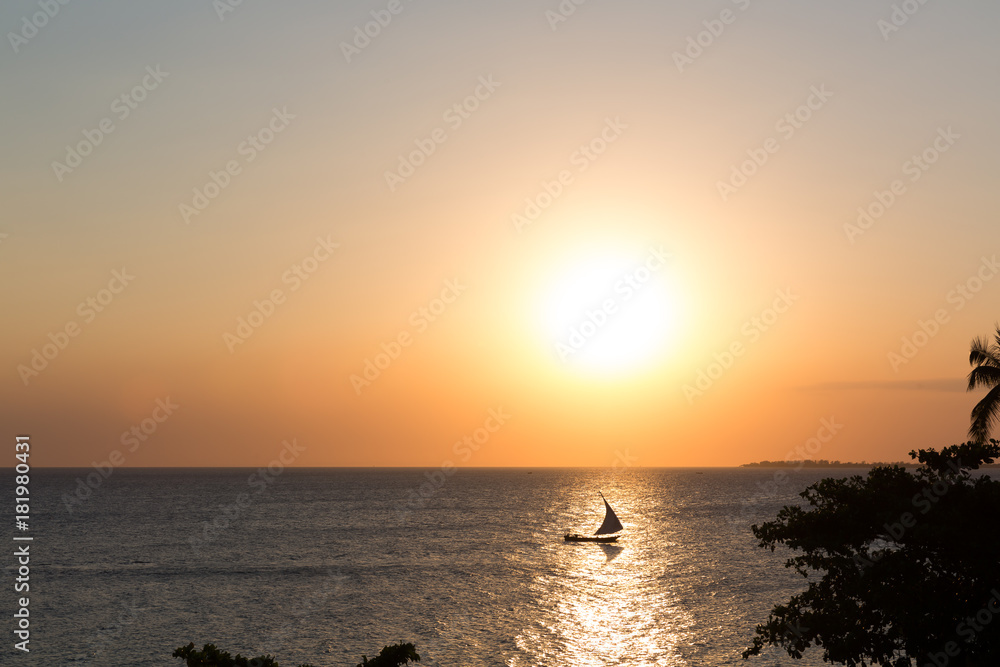 Sonnenuntergang vor Sansibar