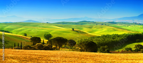 Fototapeta Naklejka Na Ścianę i Meble -  Beautiful landscape from Tuscany, Italy