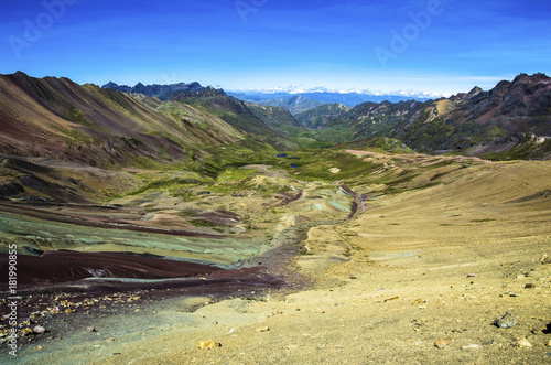 Foto Vinicunca, Peru - Rainbow Mountain (5200 m) in Andes, Cordillera de los Andes, Cusco region in South America