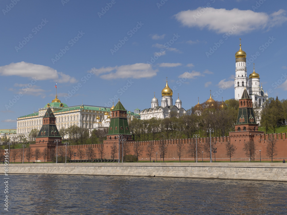 Fototapeta premium Sunny summer day moscow river bay kremlin panorama .