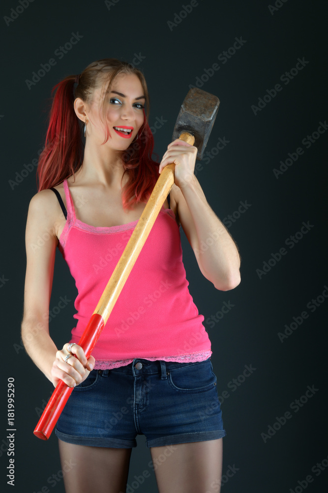 Travailleur de la construction sexy avec un marteau Travailleur de la construction sexy avec un marteau