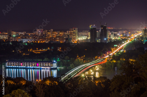 Billede på lærred Lights of night Kyiv, bridge across the river, hotel and restaurant