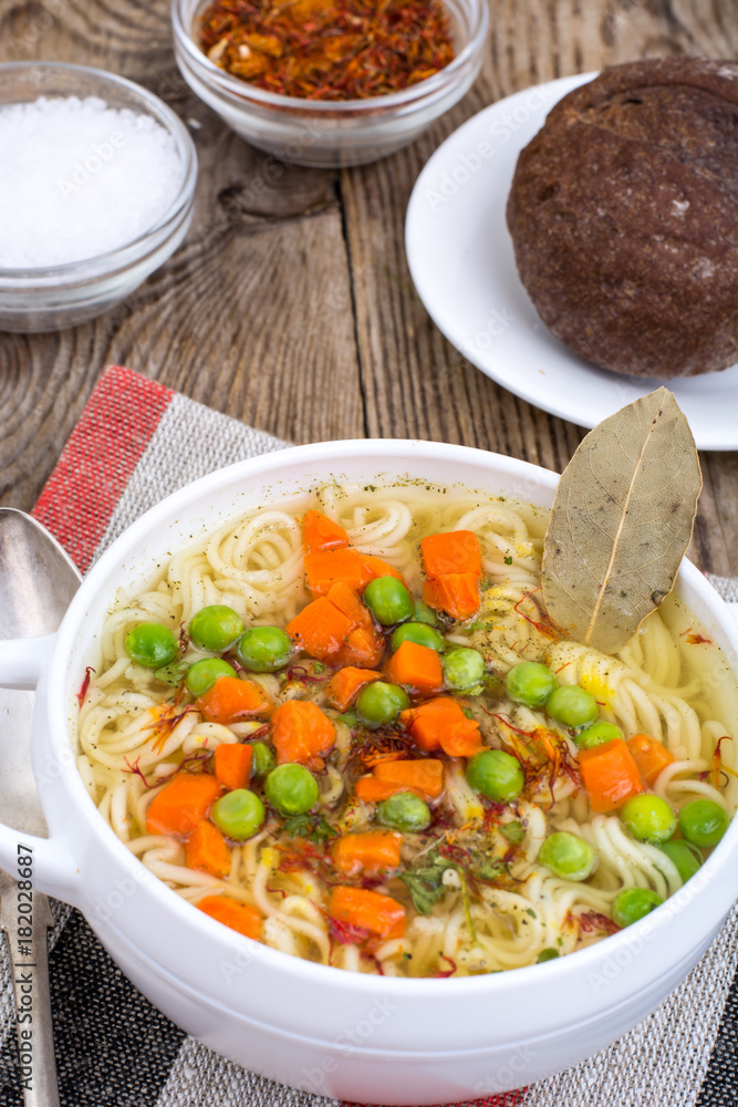 Vegetable soup with instant noodles