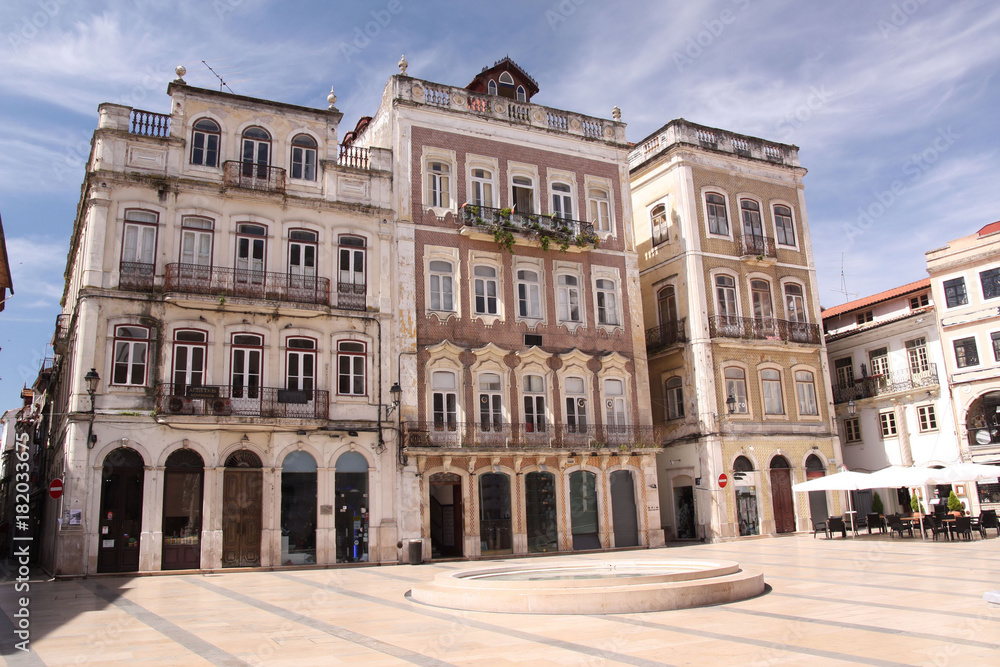 Portugal, esplanade de la  place de Maio à Coimbra
