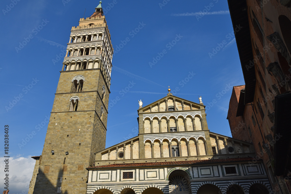 Campanile et Duomo à Pistoia en Toscane, Italie