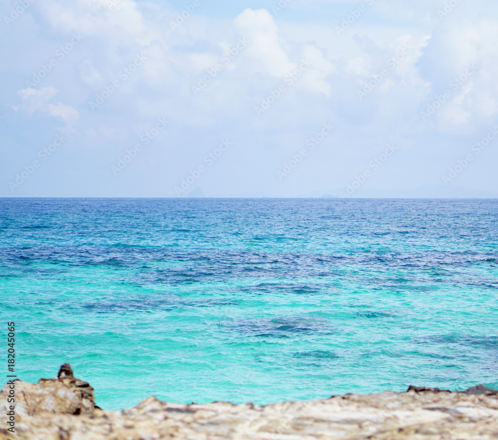 Fototapeta premium Beautiful seascape with turquoise water color in Phuket, Thailand