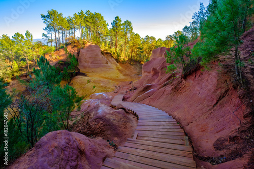 Obraz na płótnie Les sentiers des Ocres en automne. Roussillon, Provence, France. w salonie